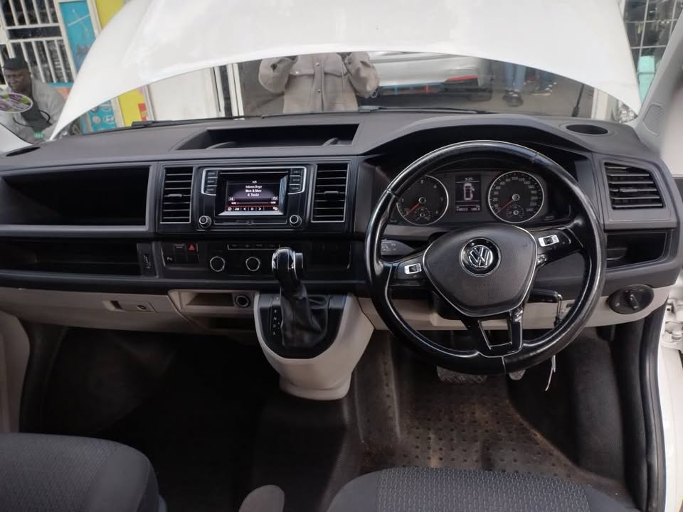 2018 VW TRANSPORTER 2.0 tdi AUTOMATIC 9 SEATER
