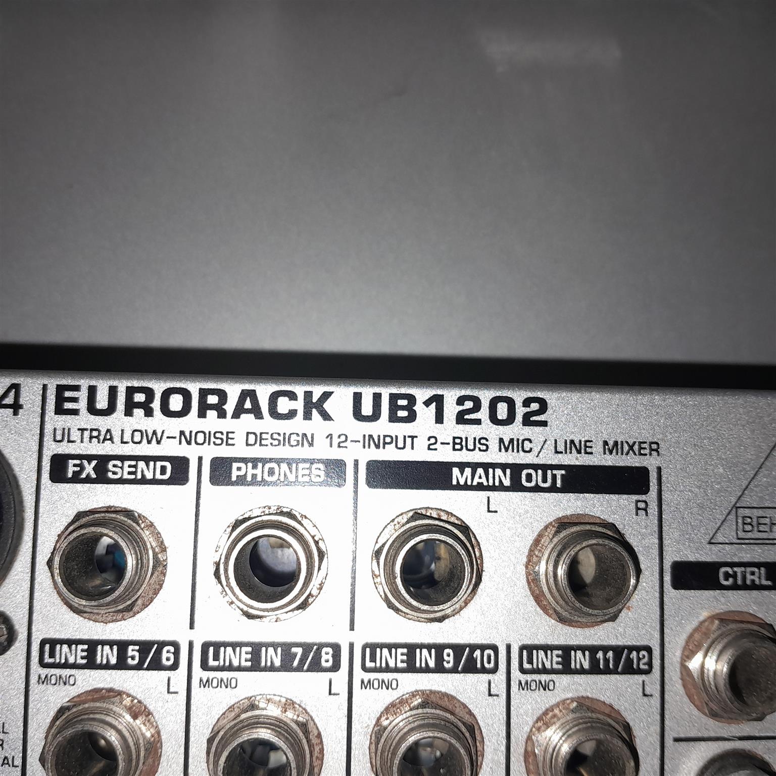 Sound system. 1 inter m qd4240. 1 mixer eurotrac ub1202. 1 Teac . 8 omnitronic
