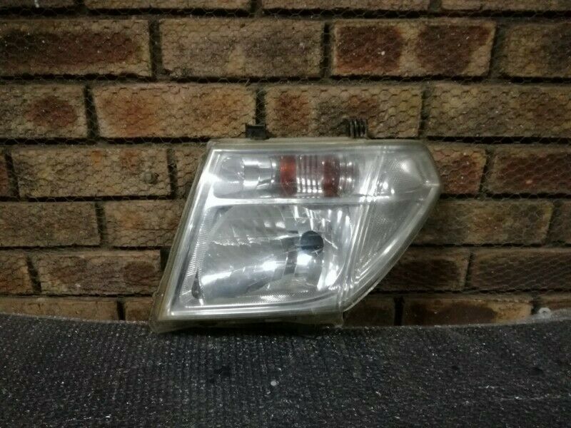 Nissan Navara Left Side Headlight - Private Seller Nissan Navara Left Side Headlight - Private Seller