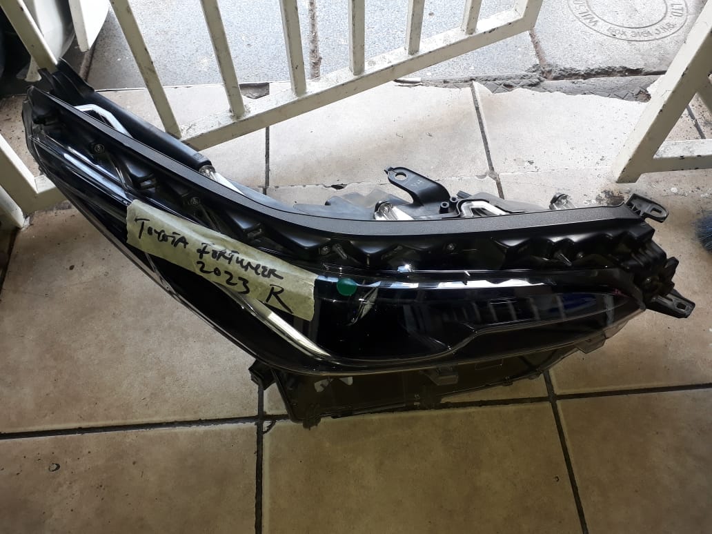 FORTUNER RIGHT HAND SIDE 2023 Light
