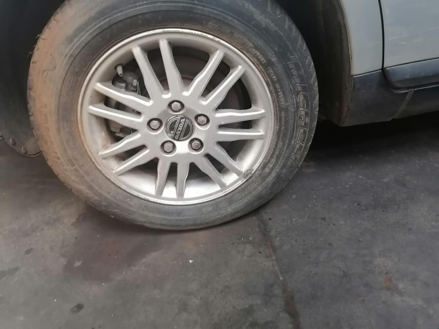 VOLVO S40 2005 2.5L RIMS FOR SALE (DELIVERY AVAILABLE COUNTRY WIDE) - Private Seller VOLVO S40 2005 2.5L RIMS FOR SALE (DELIVERY AVAILABLE COUNTRY WIDE) - Private Seller