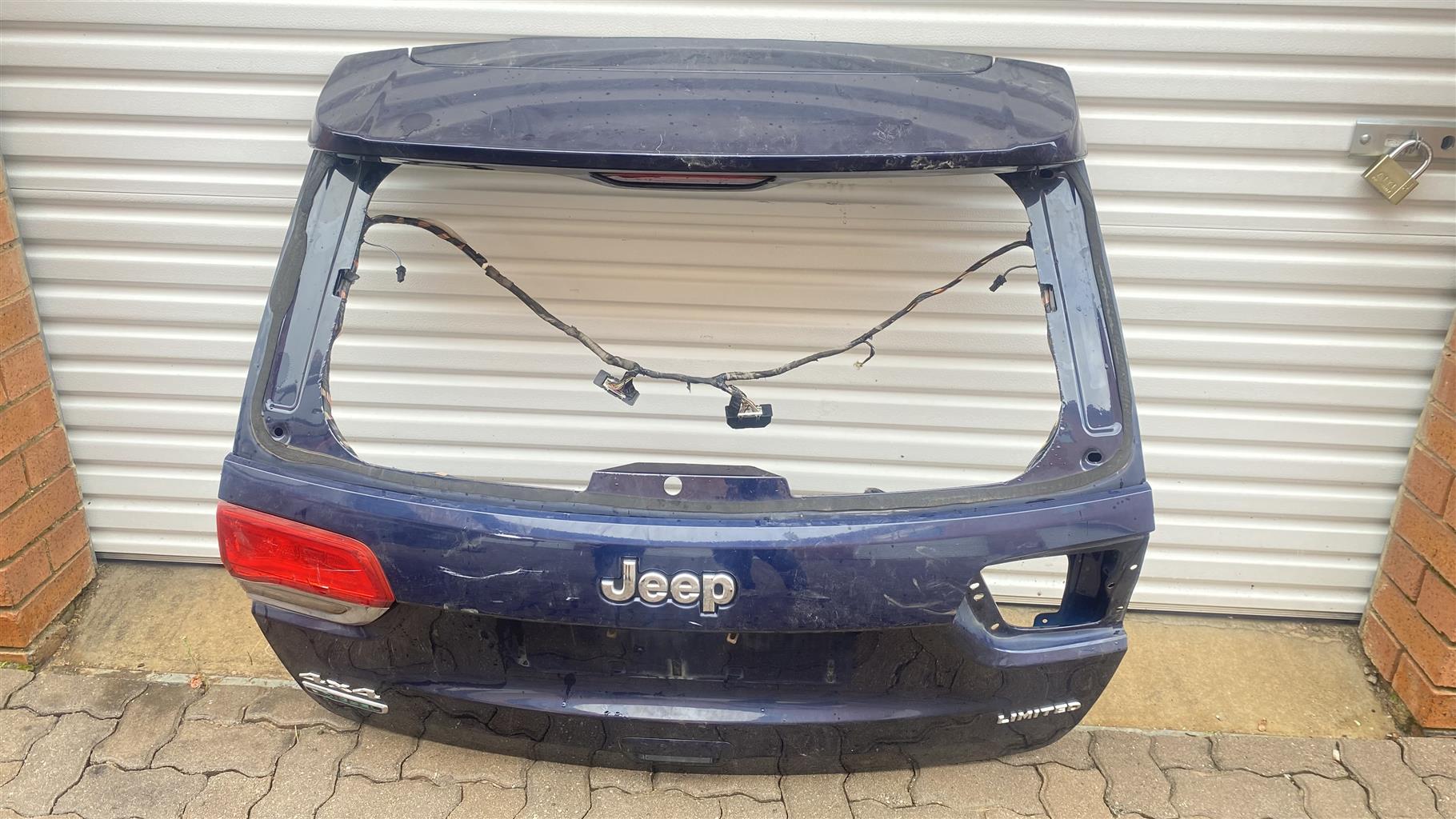 2013 Jeep Grand Cherokee tailgate with Spoiler, brake light including wiring