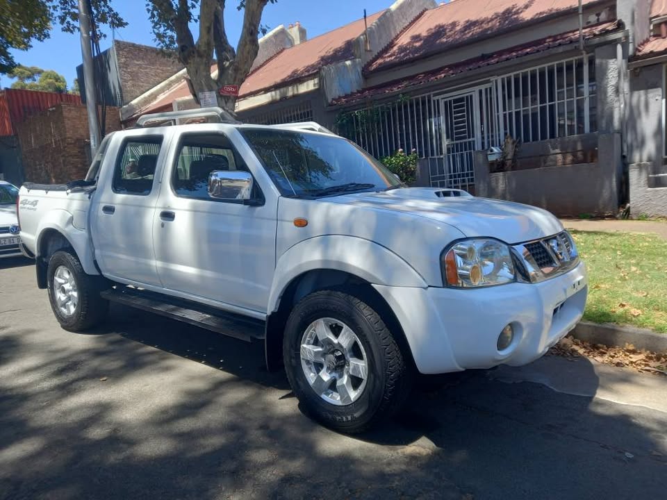 2020 NISSAN NP300 HARDBODY BAKKIE 2.5 DIESEL, MANUAL 4X4, WHITE COLOR, MILEAGE 137000KMS