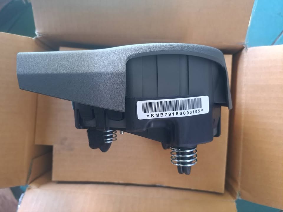 Nissan Navara airbag - Private Seller Nissan Navara airbag - Private Seller
