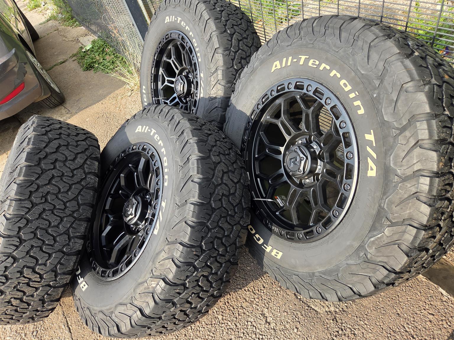 Ford Ranger/toyota hilux rims with tyres size 17 - Private Seller