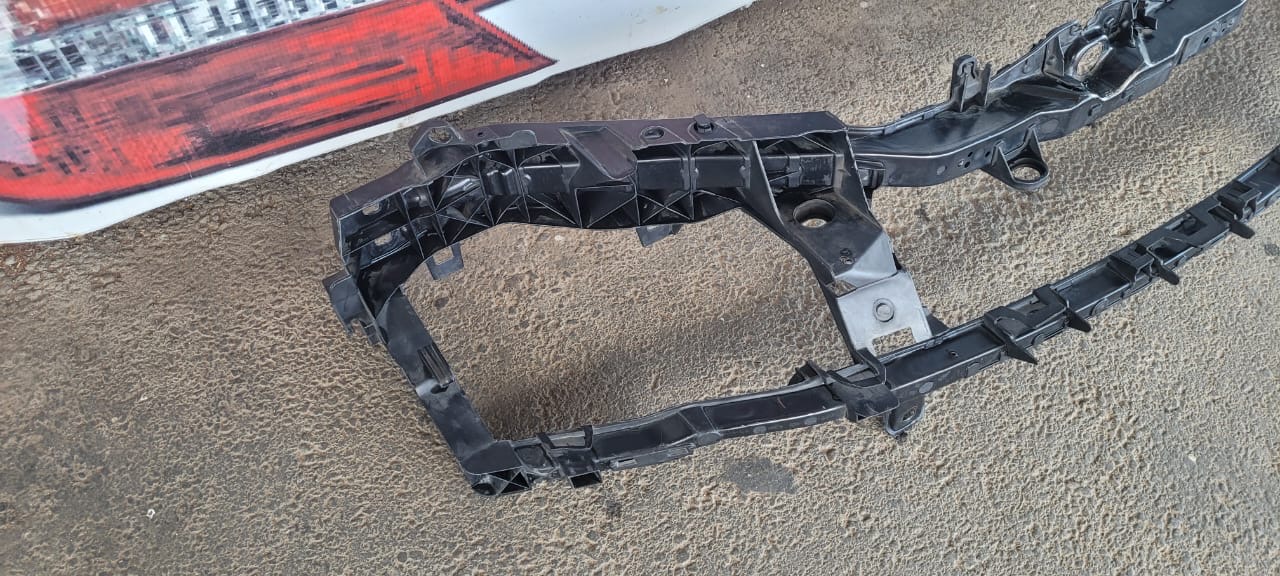 2006 FORD FOCUS SEDAN RADIATOR CRADLE FOR SALE. - Private Seller 2006 FORD FOCUS SEDAN RADIATOR CRADLE FOR SALE. - Private Seller