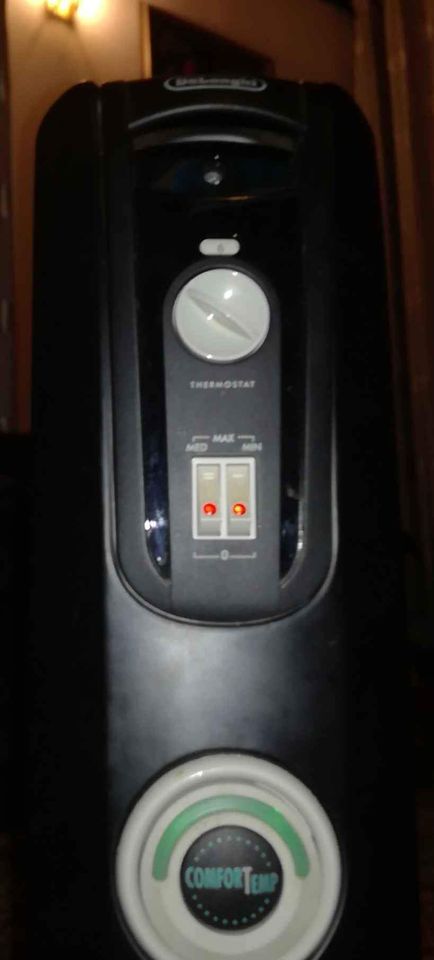 DeLonghi Black 3000 Watts 14 Fin Oil Heater | Junk Mail