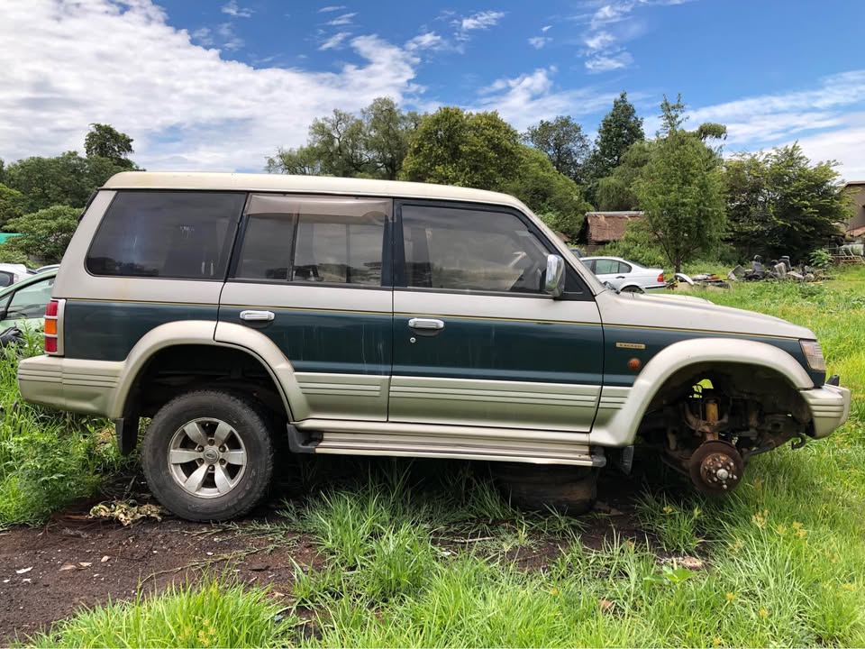 Mitsubishi Pajero 2.8 stripping for parts