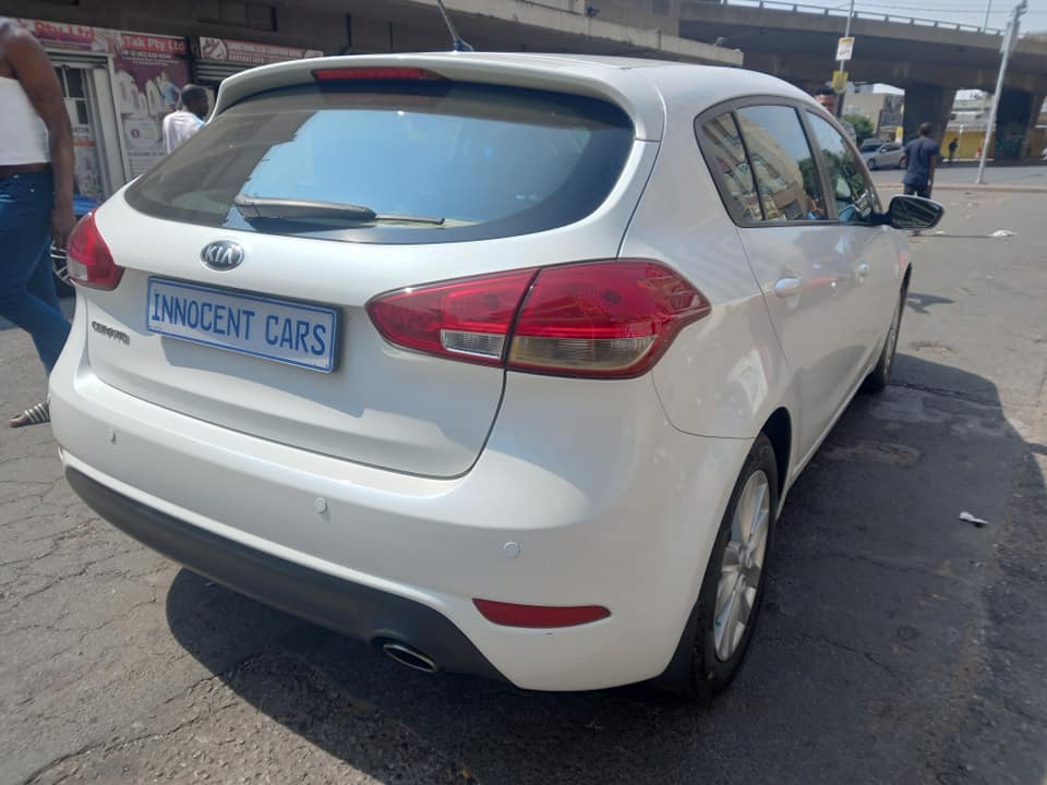2014 KIA CERATO 1.6 PETROL, MANUAL TRANSMISSION, WHITE COLOUR, MILEAGE