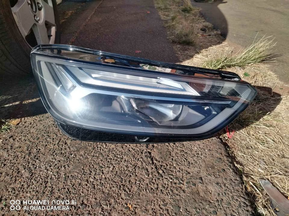 Audi Q5 2023 right side headlight - Private Seller Audi Q5 2023 right side headlight - Private Seller