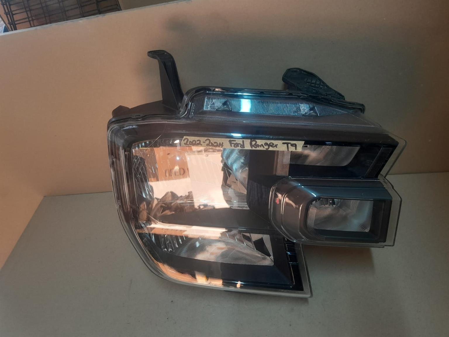 2022-2024 FORD RANGER T9 RIGHT SIDE HEADLIGHT FOR SALE - Private Seller