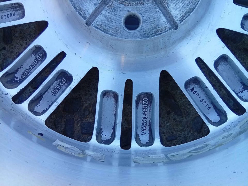 Chrysler sebring 17inch 5 holes 4 set rims and tyres
