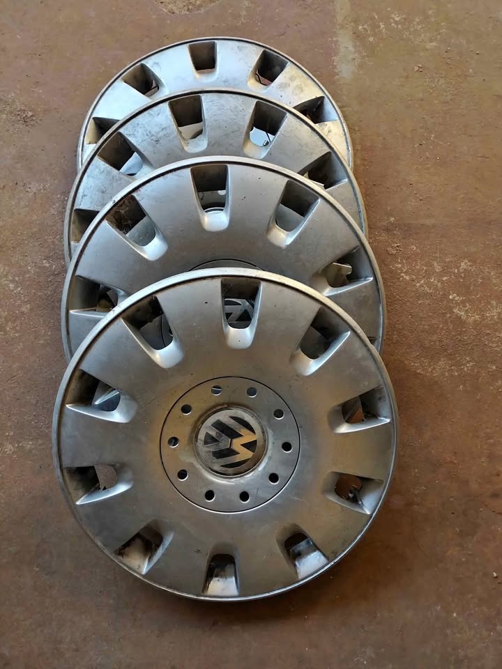 VW T5 Kombi OEM hub caps