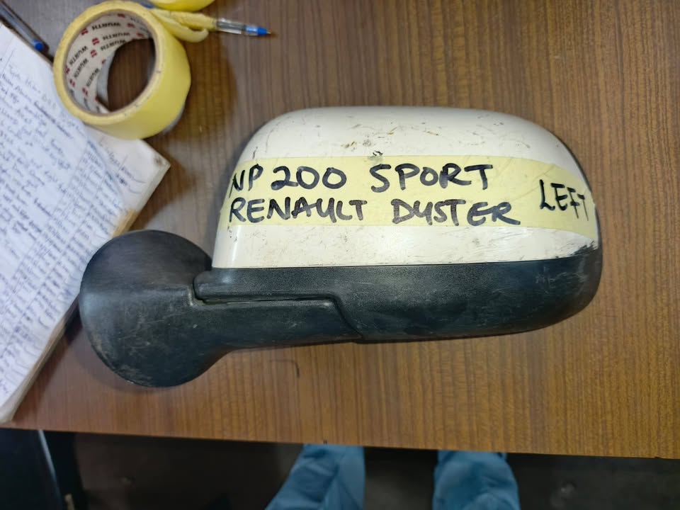 Np200 sport/ Renault Duster left mirror - Private Seller Np200 sport/ Renault Duster left mirror - Private Seller