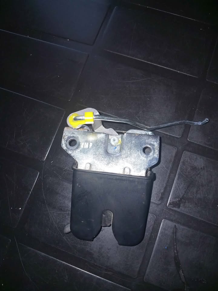 Kia Vegas boot lock - Private Seller