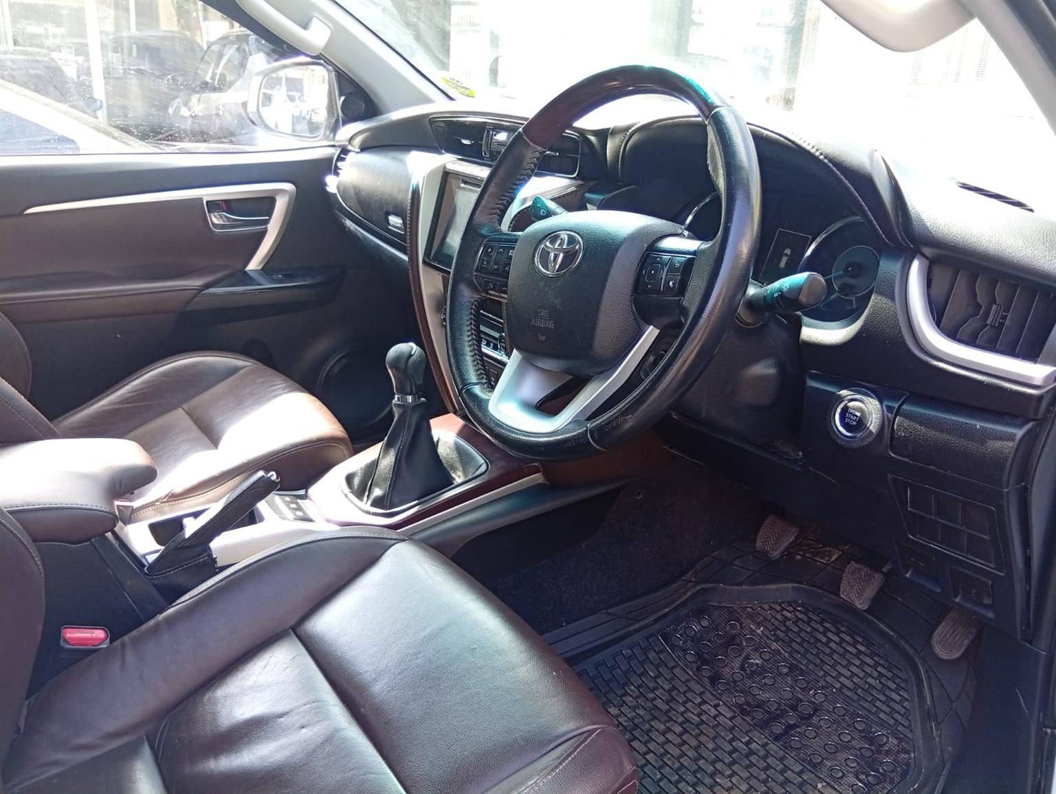 Fortuner 2.8GD-6 SUV 2017 7Seater Diesel Manual 98,000km Leather Seats, G