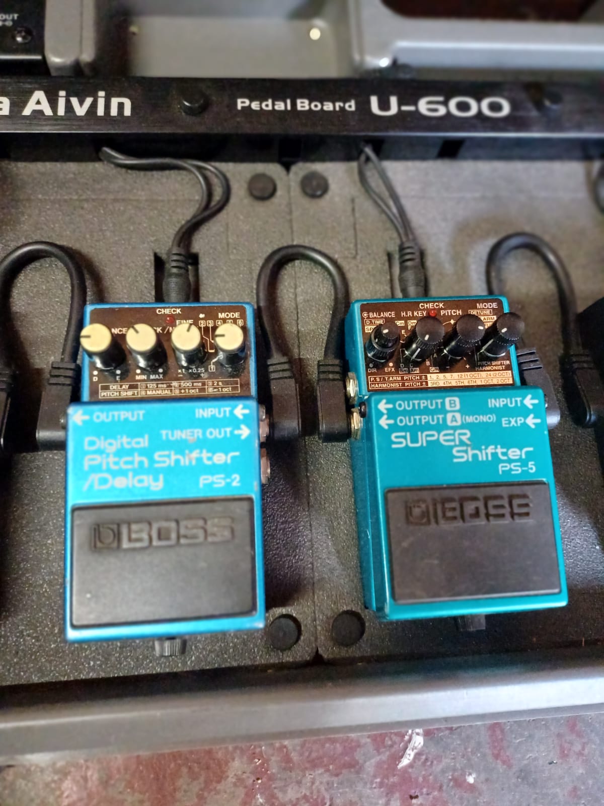PEDALBOARD INCLUDING 5 BOSS PEDALS