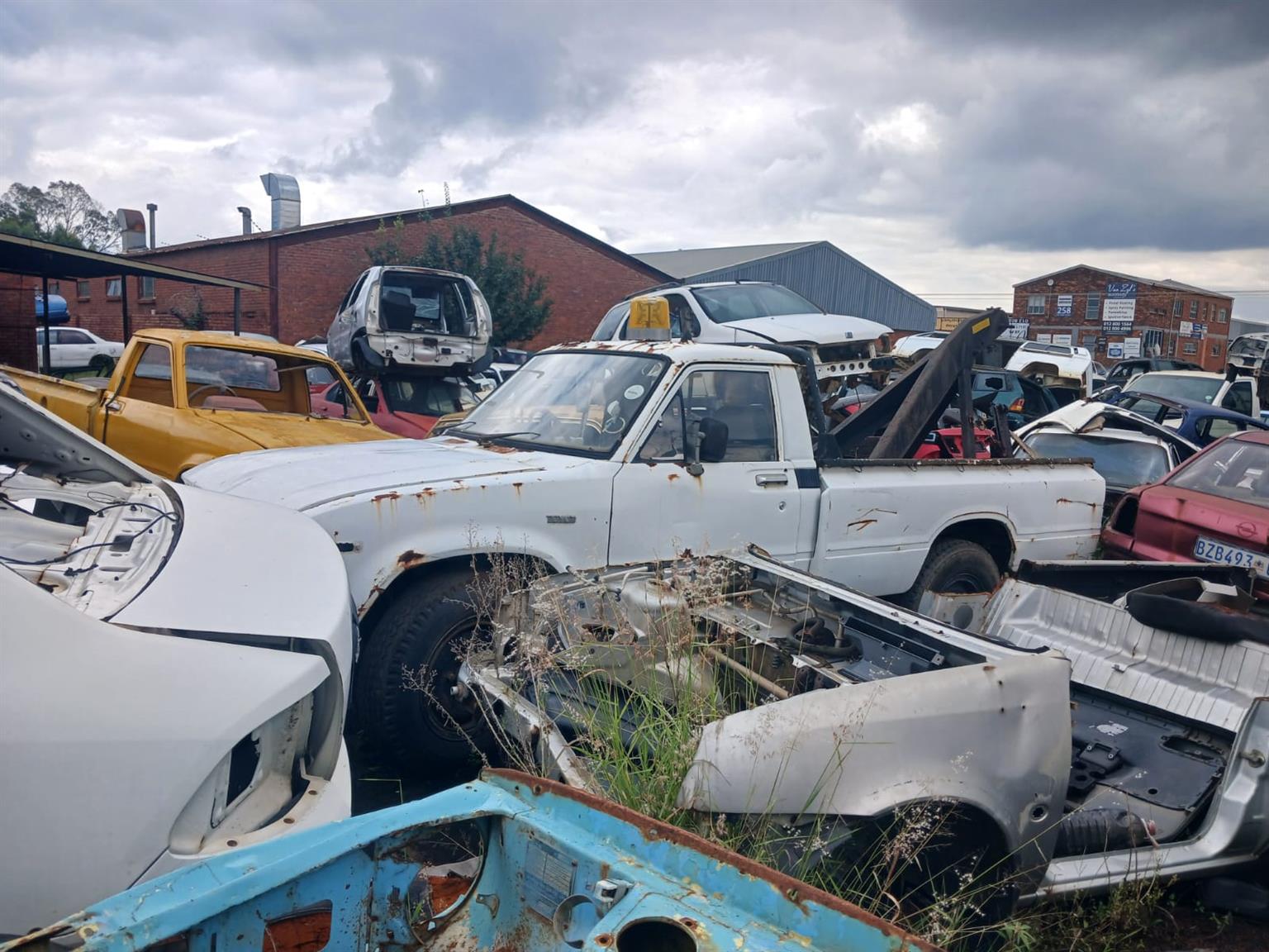 TOYOTA STOUT BAKKIES FOR STRIPPING - Private Seller
