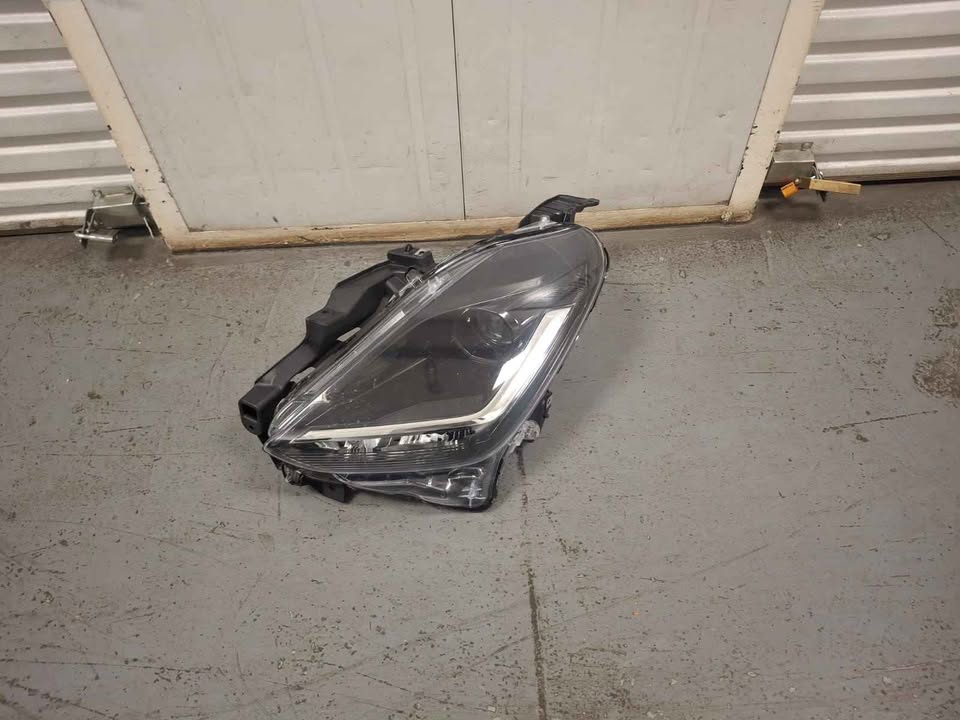 SUZUKI SWIFT HEADLIGHT LEFT SIDE 2025 MODEL - Private Seller SUZUKI SWIFT HEADLIGHT LEFT SIDE 2025 MODEL - Private Seller