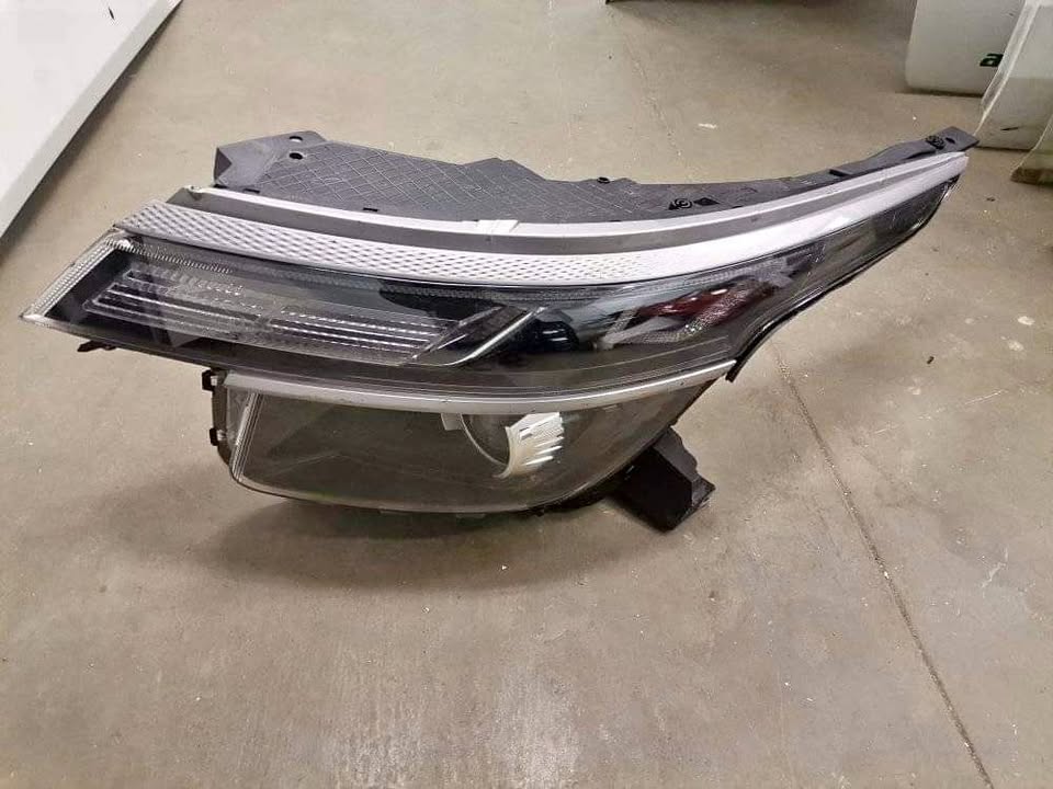 KIA seltos headlight L/R 2020  Used Auto Body Spare Parts at Sema Spare Center. - Private Seller