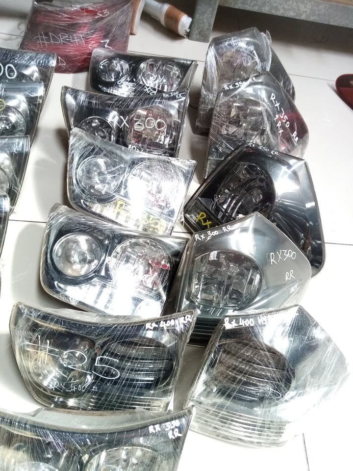 LEXUS RX TAIL LIGHTS RX350 / RX 400H TAIL LIGHTS - Private Seller LEXUS RX TAIL LIGHTS RX350 / RX 400H TAIL LIGHTS - Private Seller