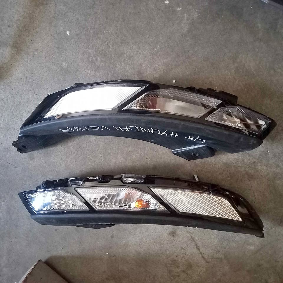 Hyundai Venue headlights both side - Private Seller Hyundai Venue headlights both side - Private Seller