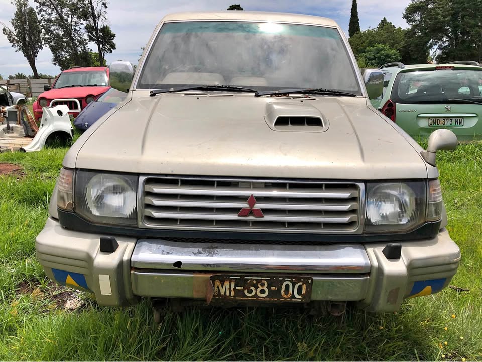 Mitsubishi Pajero 2.8 stripping for parts