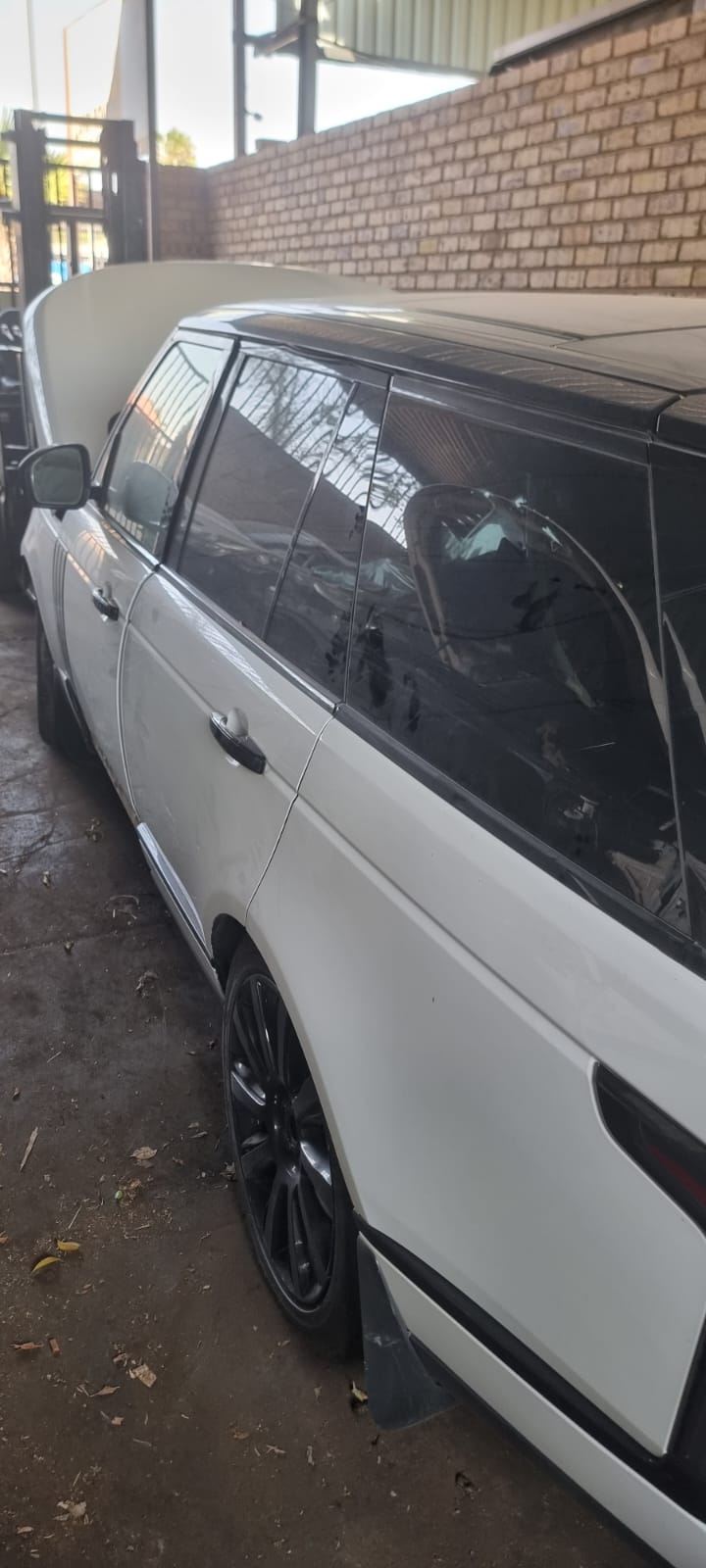 2013 Range Rover Vogue 4.4 SDV8 Spares - White in colour