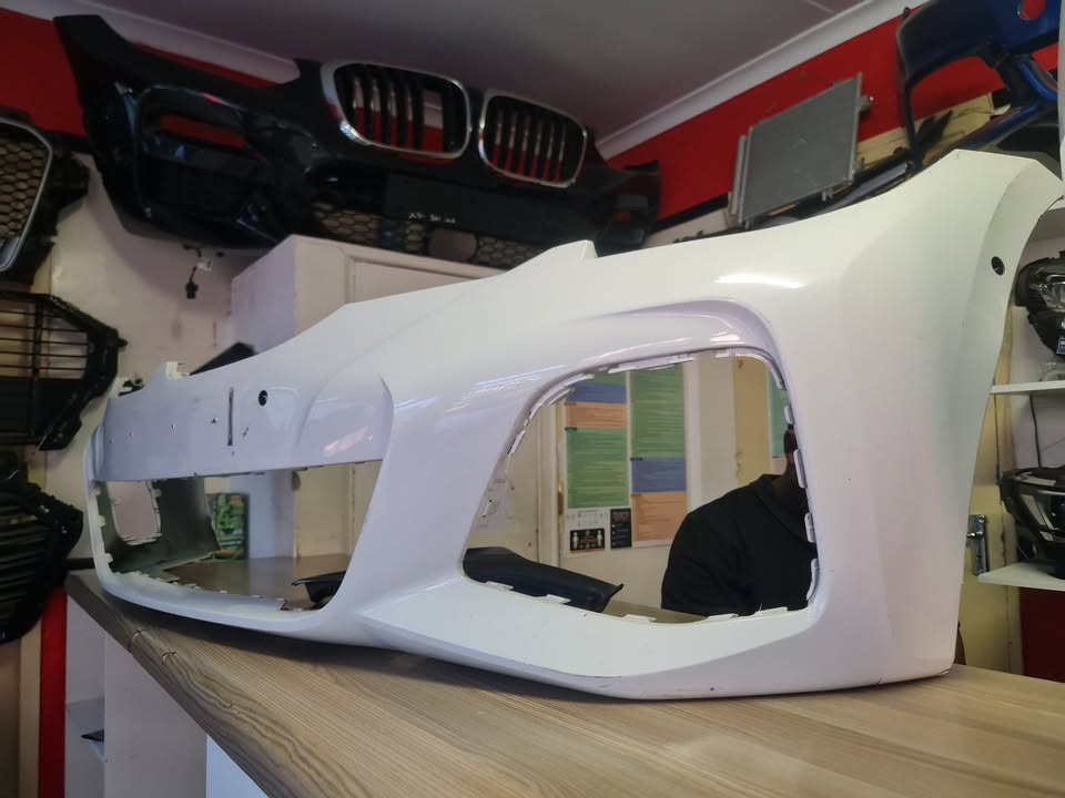 2020 BMW G20 3 SERIES FRONT BUMPER FOR SALE IN AN INSANELY PRISTINE CONDITION - Private Seller 2020 BMW G20 3 SERIES FRONT BUMPER FOR SALE IN AN INSANELY PRISTINE CONDITION - Private Seller