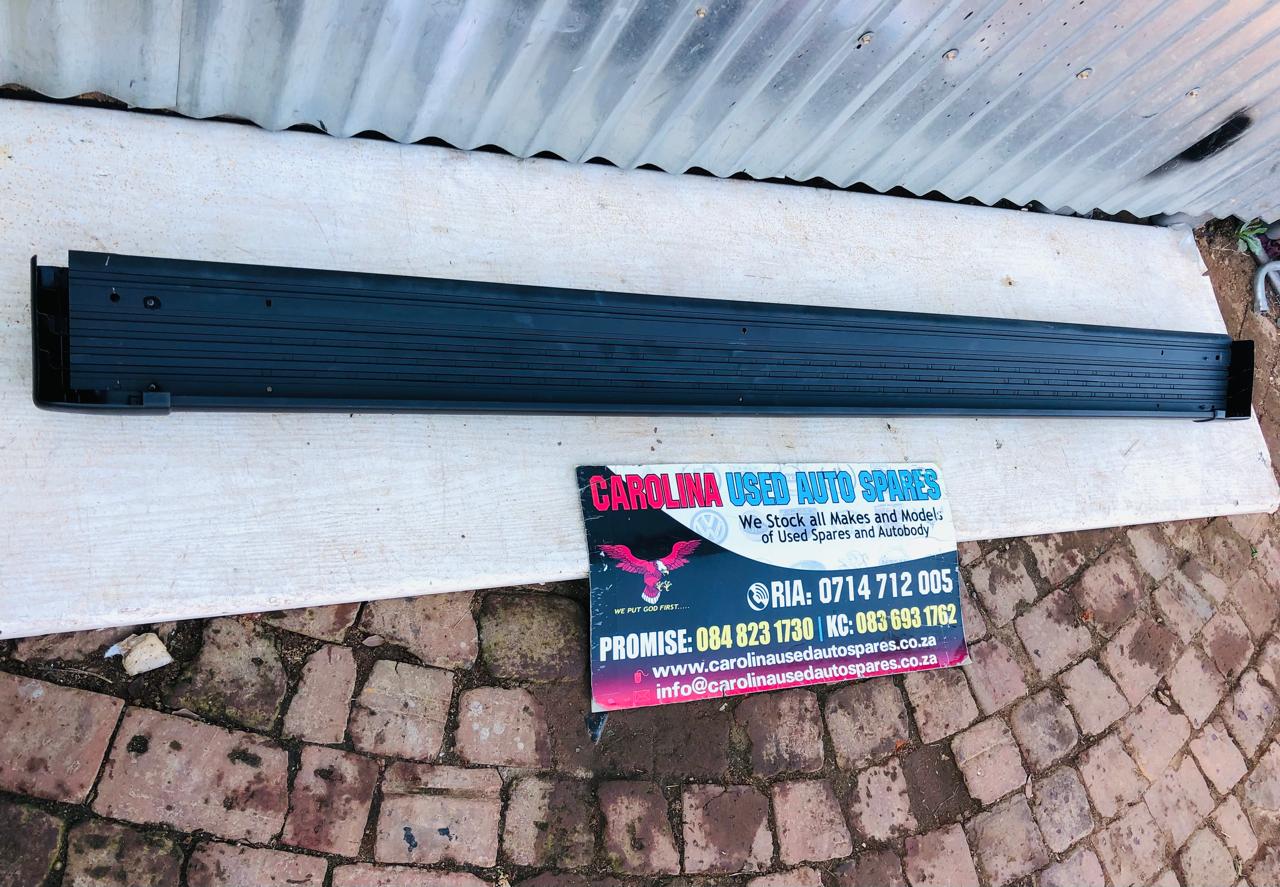 Toyota Hilux D4D left side step (replacement) - Private Seller Toyota Hilux D4D left side step (replacement) - Private Seller