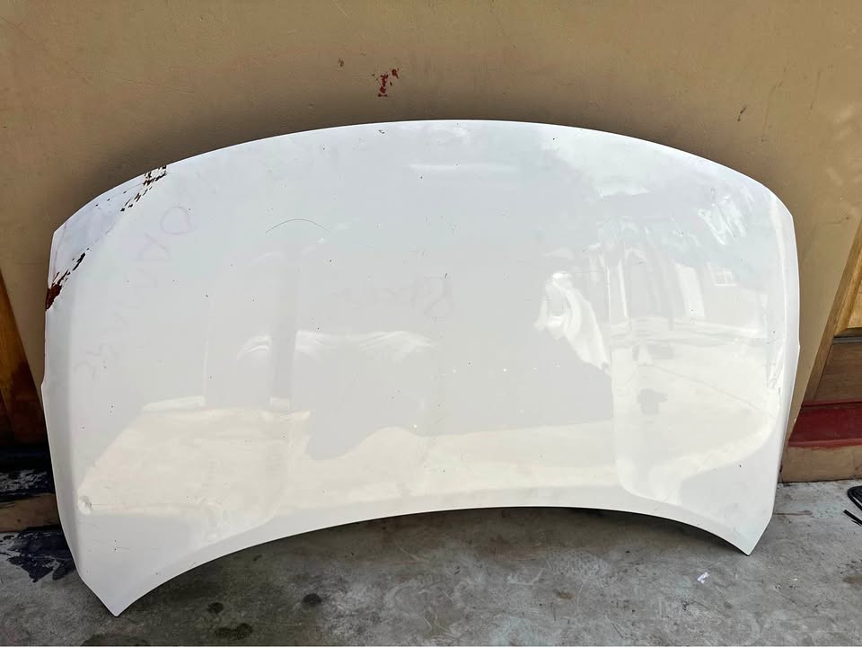 Nissan Almera bonnet - Private Seller Nissan Almera bonnet - Private Seller