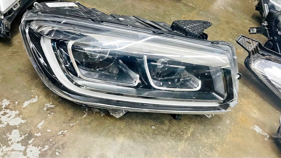 Toyota Urban Cruiser headlight - Private Seller Toyota Urban Cruiser headlight - Private Seller