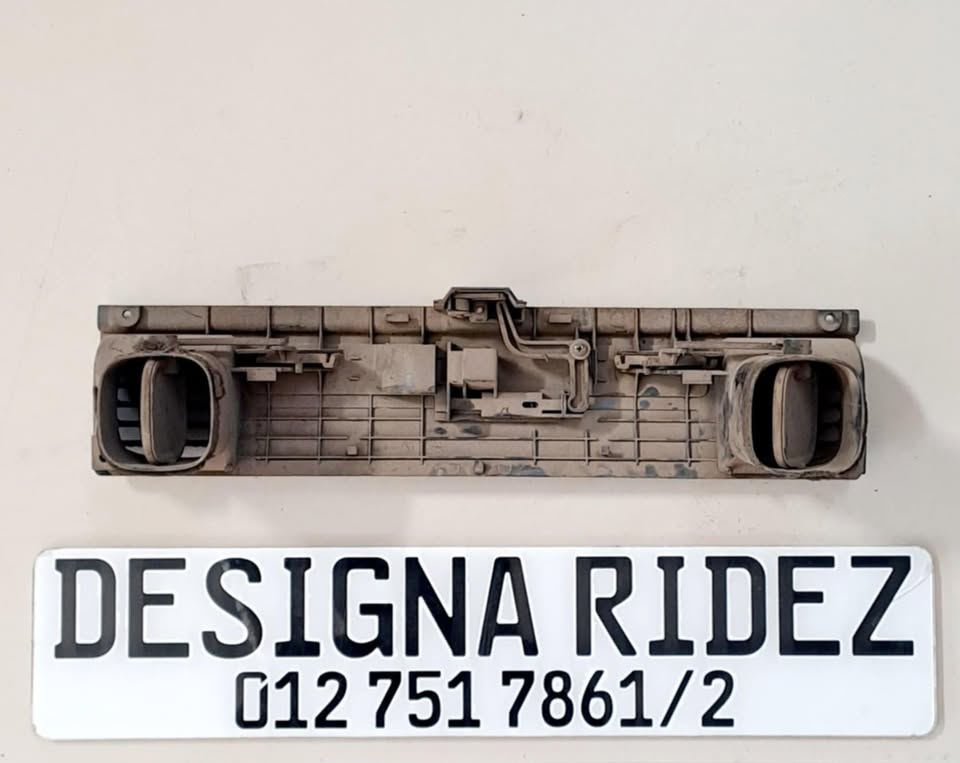 BMW E36 CENTRE DASHBOARD AIR VENTS with GLOVE BOX LOCK AVAILABLE - Private Seller BMW E36 CENTRE DASHBOARD AIR VENTS with GLOVE BOX LOCK AVAILABLE - Private Seller