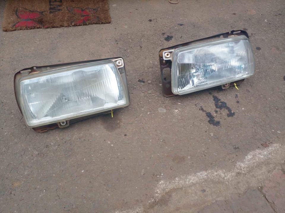 VW Jetta 2 Headlight Original Hella - Private Seller