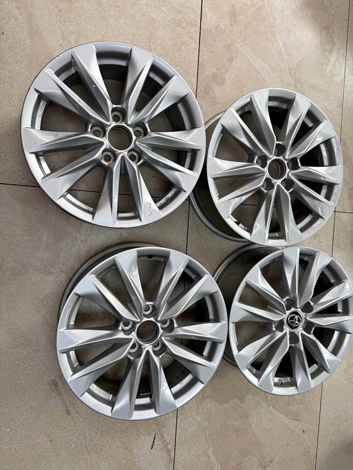 Toyota Corolla cross 17 inch rim - Private Seller Toyota Corolla cross 17 inch rim - Private Seller