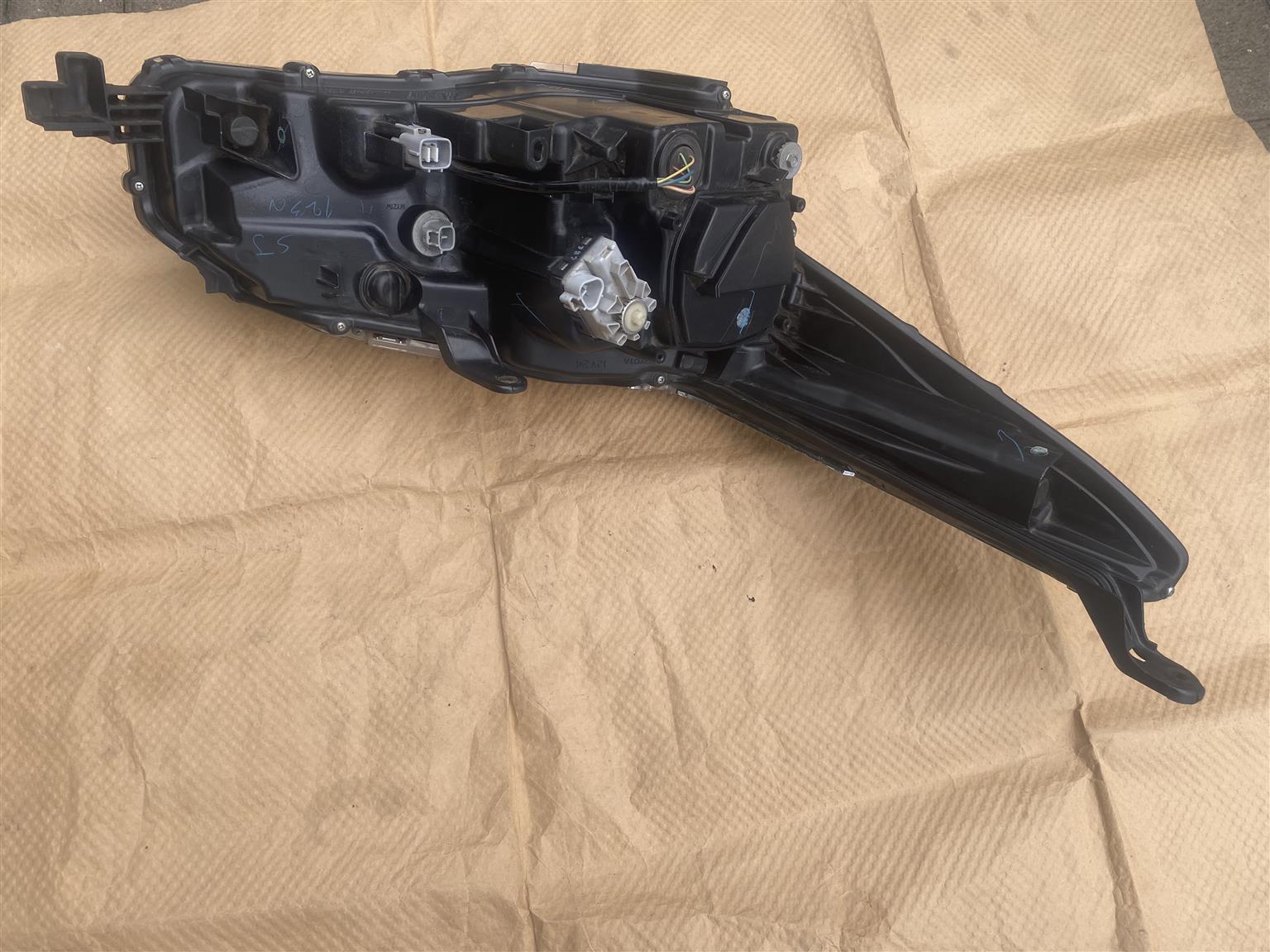 2022 TOYOTA FORTUNER GD-6 HI-BEAM LED HEADLIGHT LEFT SIDE FOR SALE