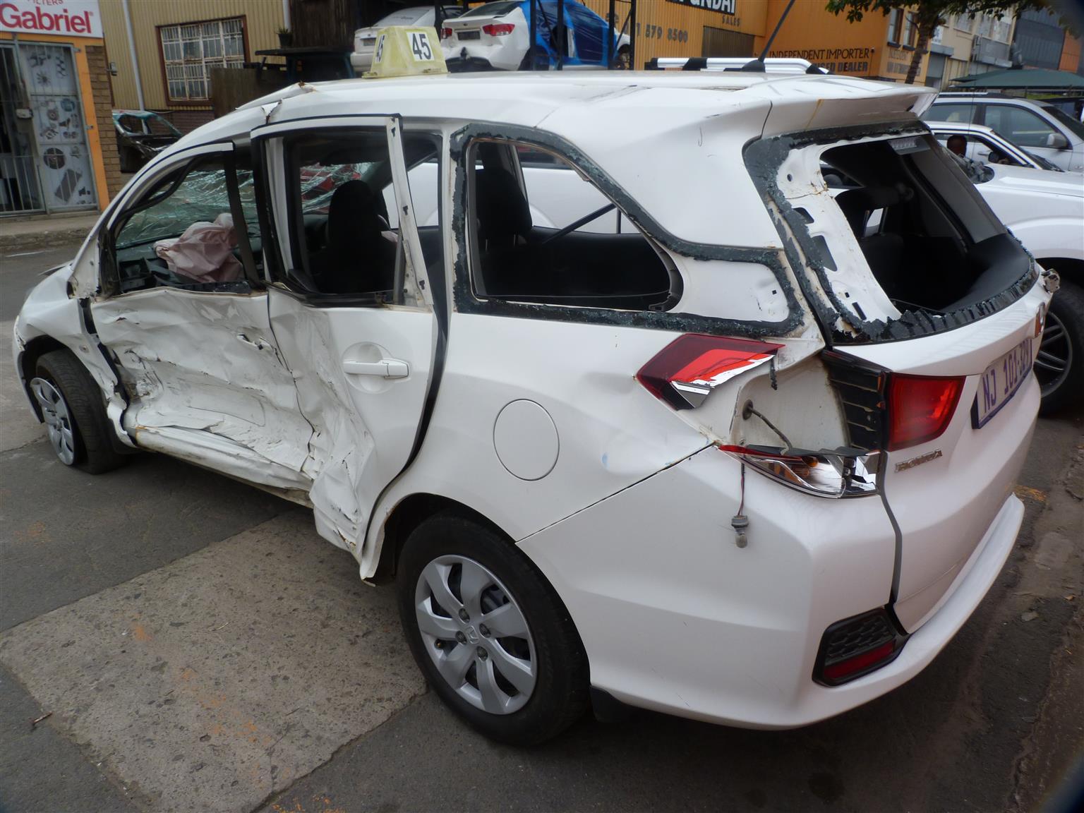 Honda Mobilio V-Tec 1.5 AT - 2015 - Private Seller Honda Mobilio V-Tec 1.5 AT - 2015 - Private Seller