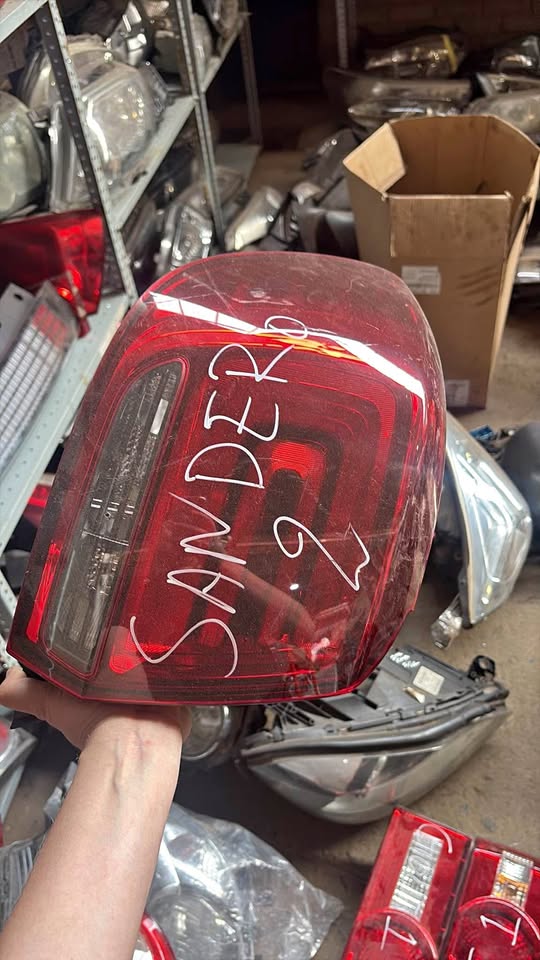 Renault Sandero 2 taillights - Private Seller