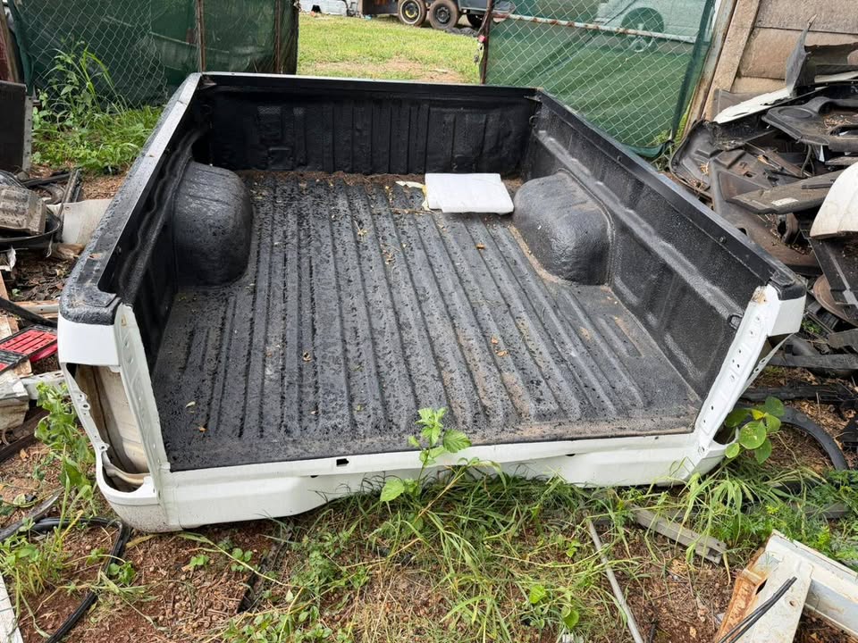Toyota Hilux D4D Club Cab Loading Bin - Private Seller Toyota Hilux D4D Club Cab Loading Bin - Private Seller