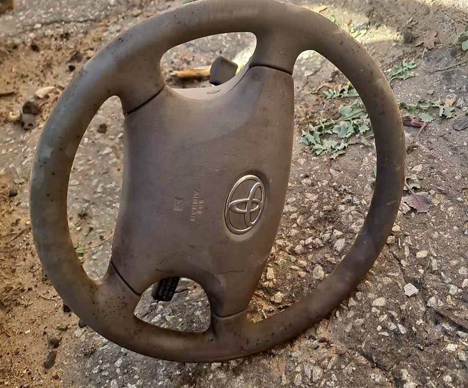 Toyota Cammry mark4 steering wheel - Private Seller Toyota Cammry mark4 steering wheel - Private Seller