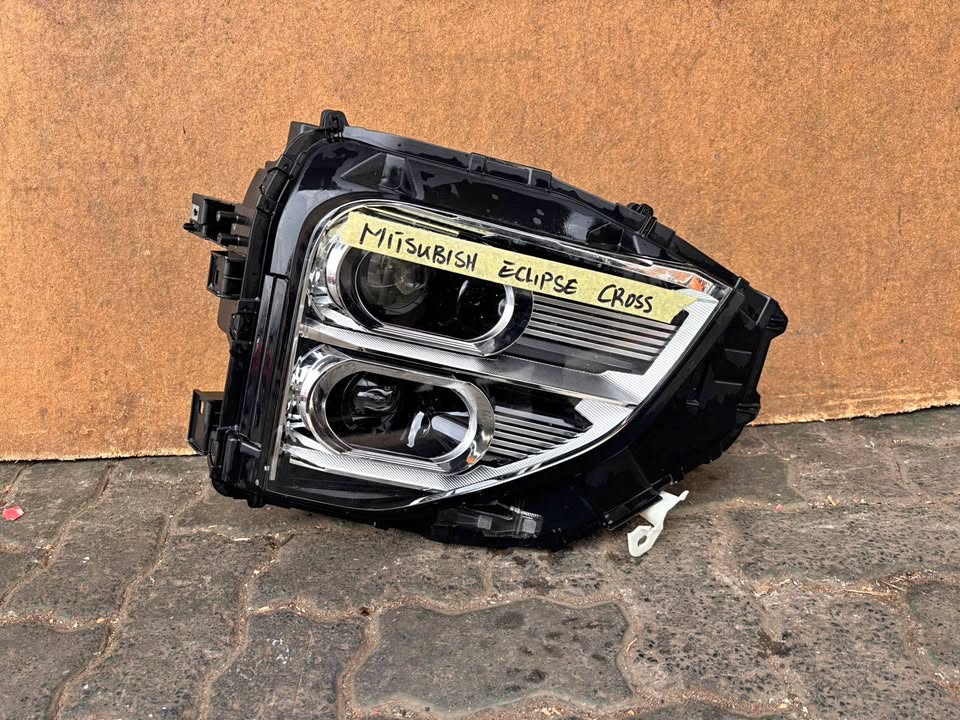 Mitsubishi Eclipse cross Headlight - Private Seller Mitsubishi Eclipse cross Headlight - Private Seller