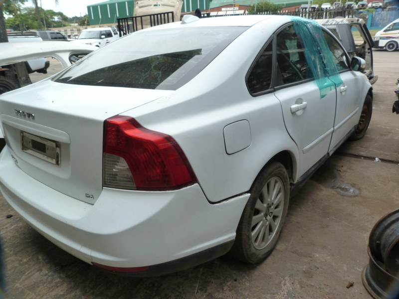 Volvo S40 2.4 Manual White - 2008 SPARESBOYZ STRIPPING FOR SPARES - Private Seller Volvo S40 2.4 Manual White - 2008 SPARESBOYZ STRIPPING FOR SPARES - Private Seller