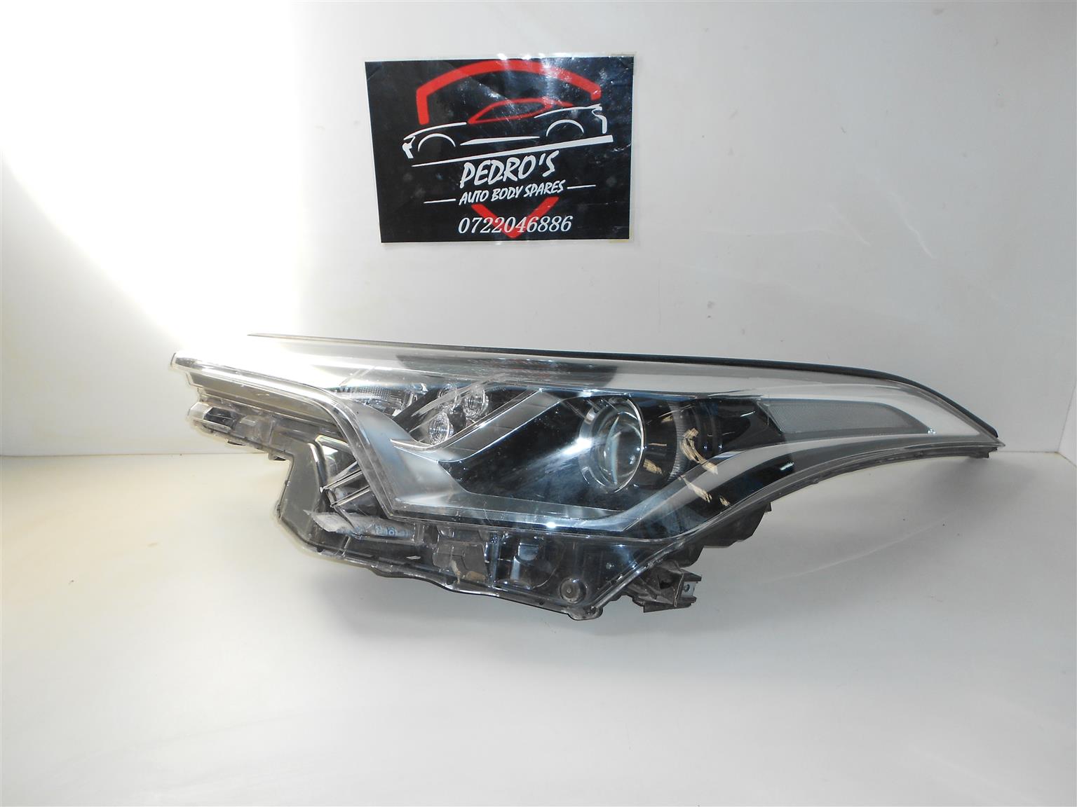 Toyota C-HR Right Headlight - Private Seller Toyota C-HR Right Headlight - Private Seller