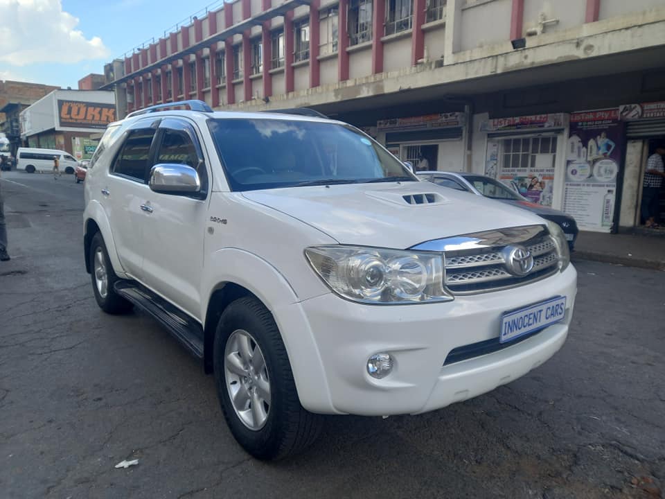 2010 TOYOTA FORTUNER 3.0 D4D DIESEL, AUTOMATIC TRANSMISSION