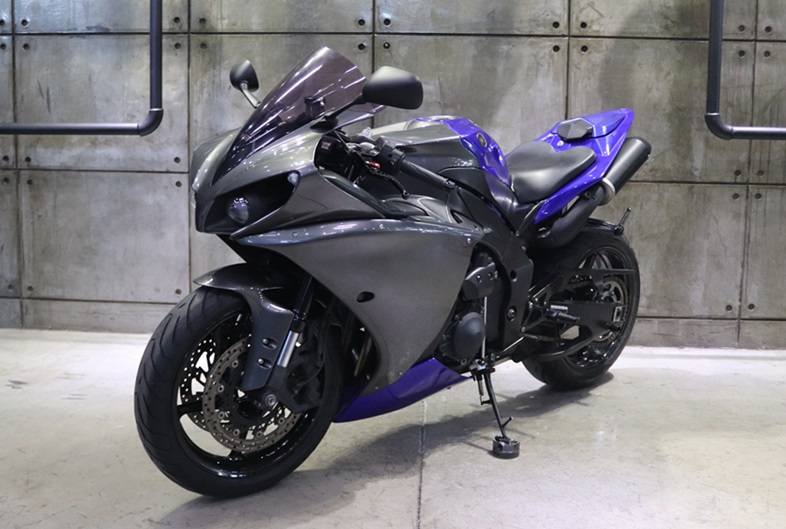 2013 Yamaha YZF-R1 Big Bang - 32 000km - Tinted Screen - Integrated Taillight - Private Seller 2013 Yamaha YZF-R1 Big Bang - 32 000km - Tinted Screen - Integrated Taillight - Private Seller