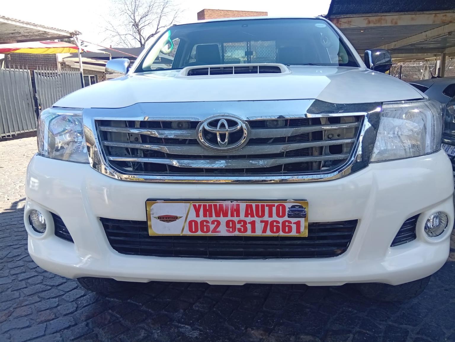2011 Toyota Hilux 3.0 D4D High Raider SingleCab BOOT RAILINGSManual F