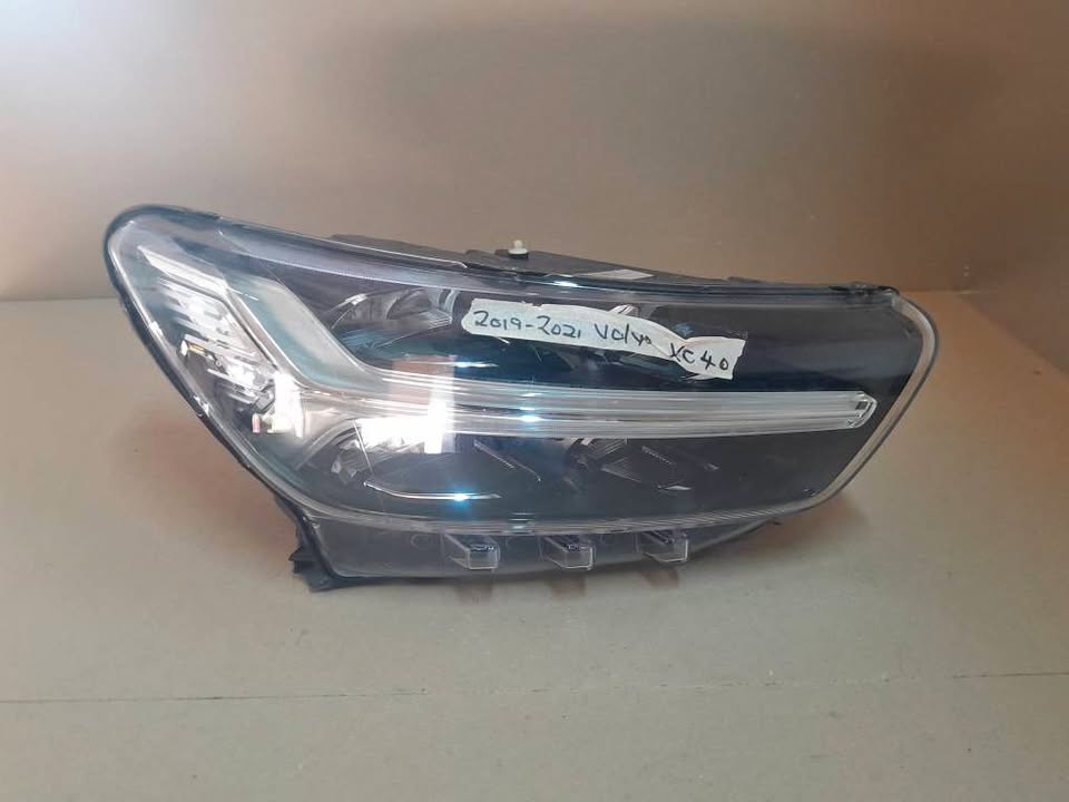 2019-2021 VOLVO XC40 RIGHT SIDE HEADLIGHT FOR SALE 2019-2021 VOLVO XC40 RIGHT SIDE HEADLIGHT FOR SALE