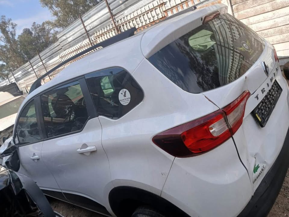 RENAULT TRIBER WHITE STRIPPING FOR SPARES ON SALE CALL: or WHATSAPP: - Private Seller