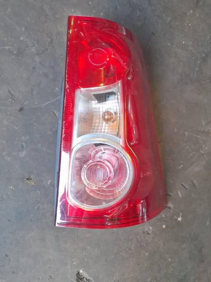 NISSAN NP200 RIGHT TAILLIGHT