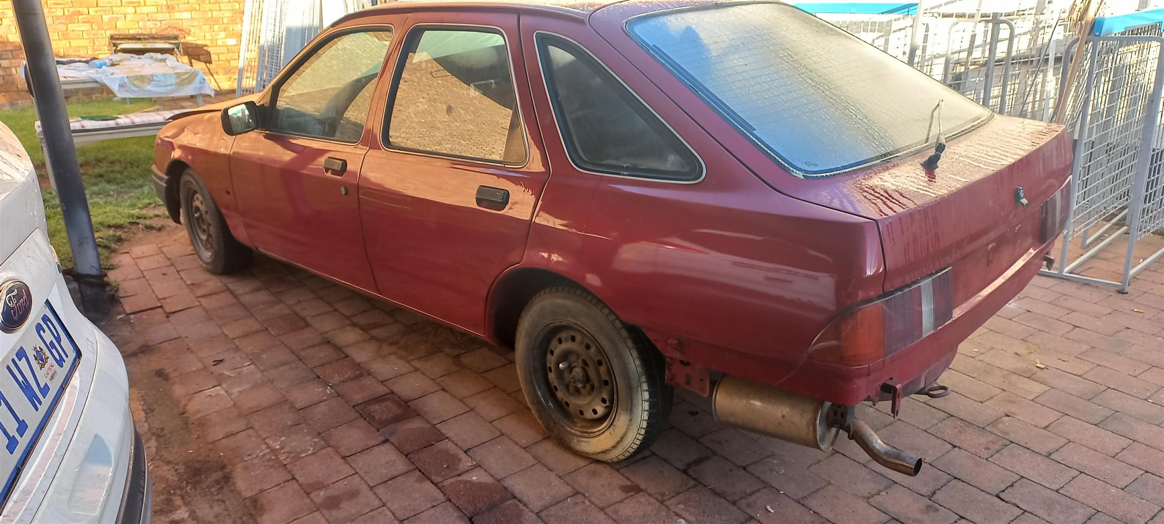 Ford Sierra 1984 wit 1600 Kent engine stripping for parts - Private Seller